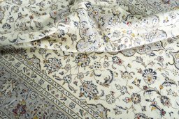 Surface texture of 2000s Kashan rug with natural Wool and intricate pattern
