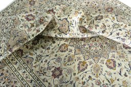 Surface texture of 2000s Kashan rug with natural Wool and intricate pattern