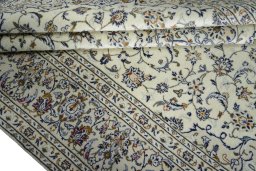 Close-up detail of New Kashan rug from Iran / Persia showing Wool weave