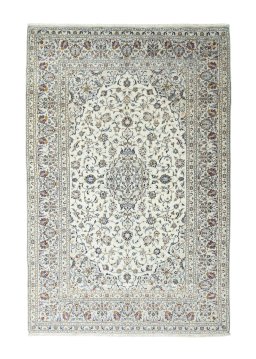 Full view of New Kashan rug from Iran / Persia, 305 × 202 cm in Beige tones