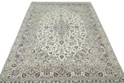 Surface texture of New Kashan rug with natural Wool and intricate pattern