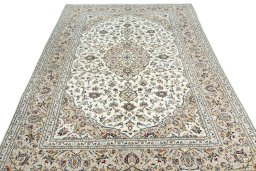 Surface texture of 2000s Kashan rug with natural Wool and intricate pattern