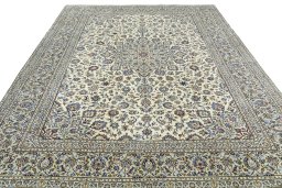 Surface texture of New Kashan rug with natural Wool and intricate pattern
