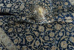 Surface texture of 2000s Kashan rug with natural Wool and intricate pattern