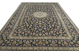 Surface texture of 2000s Kashan rug with natural Wool and intricate pattern