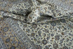 Surface texture of 2000s Kashan rug with natural Wool and intricate pattern