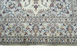 Full view of New Kashan rug from Iran / Persia, 300 × 200 cm in Beige tones