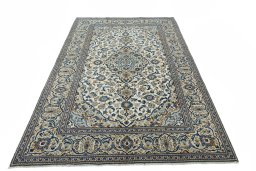 Surface texture of 2000s Kashan rug with natural Wool and intricate pattern