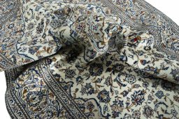 Surface texture of 2000s Kashan rug with natural Wool and intricate pattern