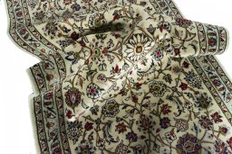 Full view of New Kashan rug from Iran / Persia, 520 × 115 cm in Beige tones