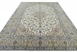 Surface texture of 2000s Kashan rug with natural Wool and intricate pattern