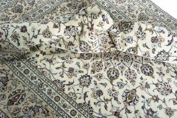 Surface texture of 2000s Kashan rug with natural Wool and intricate pattern