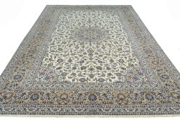 Surface texture of 2000s Kashan rug with natural Wool and intricate pattern