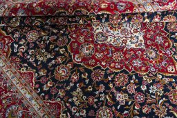 Close-up detail of New Kashan rug from Iran / Persia showing Cork weave