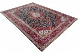 Close-up detail of New Kashan rug from Iran / Persia showing Cork weave