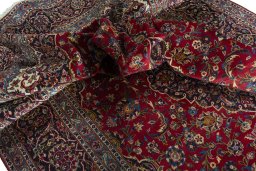Surface texture of 2000s Kashan rug with natural Wool and intricate pattern