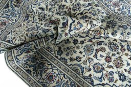 Surface texture of 2000s Kashan rug with natural Wool and intricate pattern