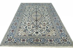 Surface texture of 2000s Kashan rug with natural Wool and intricate pattern