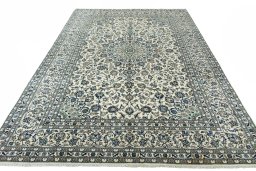 Surface texture of 2000s Kashan rug with natural Wool and intricate pattern