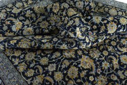 Surface texture of 2000s Kashan rug with natural Wool and intricate pattern