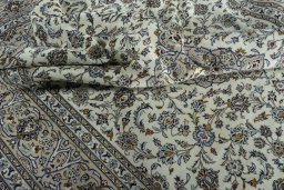 Surface texture of 2000s Kashan rug with natural Wool and intricate pattern