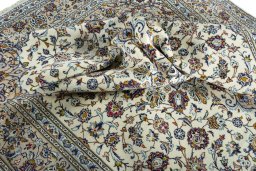 Surface texture of 2000s Kashan rug with natural Wool and intricate pattern