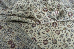 Surface texture of 2000s Kashan rug with natural Wool and intricate pattern