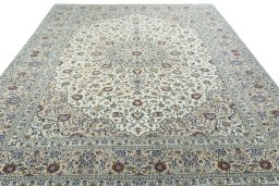 Surface texture of 2000s Kashan rug with natural Wool and intricate pattern
