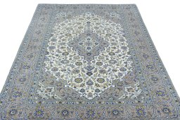 Surface texture of 2000s Kashan rug with natural Wool and intricate pattern