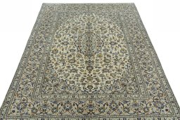 Surface texture of 2000s Kashan rug with natural Wool and intricate pattern