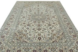 Surface texture of 2000s Kashan rug with natural Wool and intricate pattern