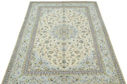 Surface texture of 2000s Kashan rug with natural Wool and intricate pattern