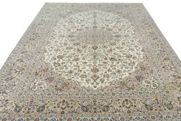 Surface texture of 2000s Kashan rug with natural Wool and intricate pattern