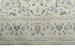 Full view of New Kashan rug from Iran / Persia, 359 × 253 cm in Beige tones
