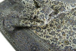 Surface texture of 2000s Kashan rug with natural Wool and intricate pattern