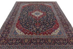 Surface texture of 2000s Kashan rug with natural Wool and intricate pattern