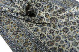 Surface texture of 2000s Kashan rug with natural Wool and intricate pattern
