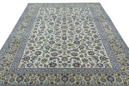 Surface texture of 2000s Kashan rug with natural Wool and intricate pattern