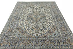Surface texture of 2000s Kashan rug with natural Wool and intricate pattern
