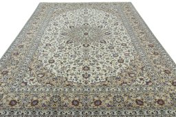 Surface texture of 2000s Kashan rug with natural Wool and intricate pattern