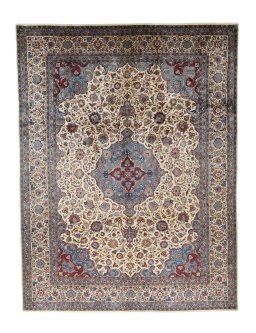 Full view of 1930s Kashan rug from Iran / Persia, 433 × 330 cm in Beige tones