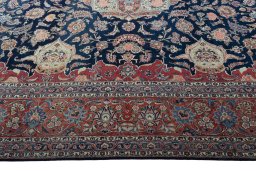 Corner detail of 1930s Kashan rug showing border pattern and Wool pile