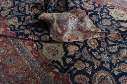 Surface texture of 1930s Kashan rug with natural Wool and intricate pattern