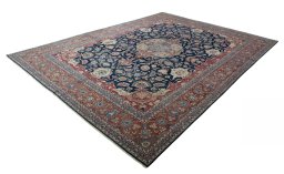 Corner detail of 1930s Kashan rug showing border pattern and Wool pile