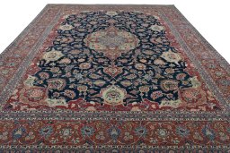 Surface texture of 1930s Kashan rug with natural Wool and intricate pattern