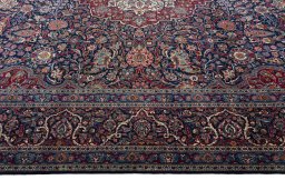 Corner detail of 1930s Kashan rug showing border pattern and Wool pile