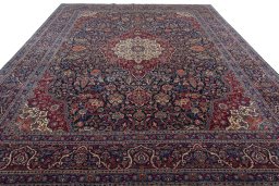 Surface texture of 1930s Kashan rug with natural Wool and intricate pattern