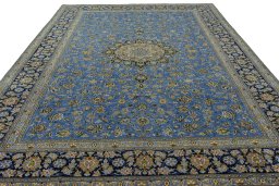 Surface texture of 2000s Kashan rug with natural Wool and intricate pattern