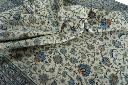 Surface texture of 2000s Kashan rug with natural Wool and intricate pattern