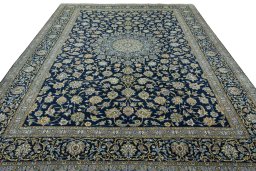 Surface texture of 2000s Kashan rug with natural Wool and intricate pattern